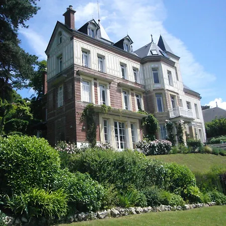 D'hotes Les Charmettes Bed & Breakfast