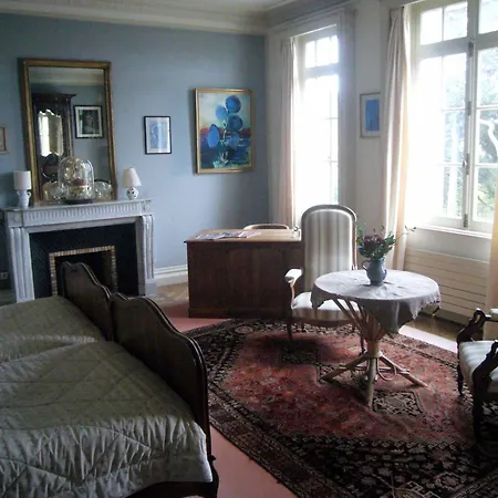 D'hotes Les Charmettes Bed & Breakfast