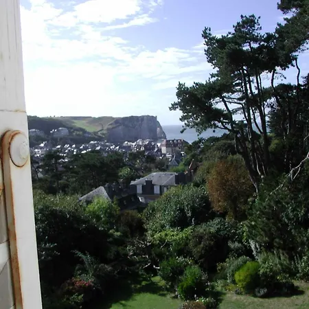 D'hotes Les Charmettes 3*