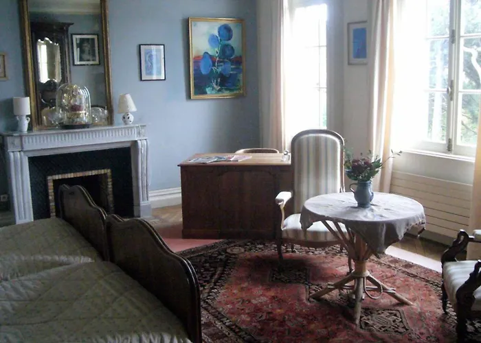 D'hotes Les Charmettes Bed & Breakfast